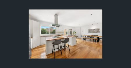 Large Single Level home with Multiple Living Area’s! - Photo 4