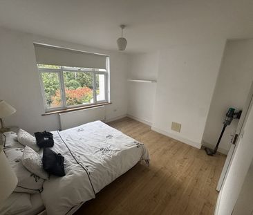 2 Bed Flat, Northampton Road, CR0 - Photo 3