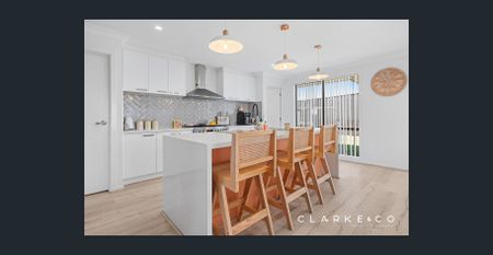 SPACIOUS 4 BEDROOM FAMILY HOME! - Photo 2