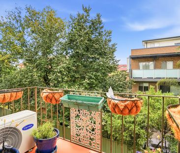 Renovated 2 Bedroom Unit with Lock Up Garage and Storeroom - Photo 5