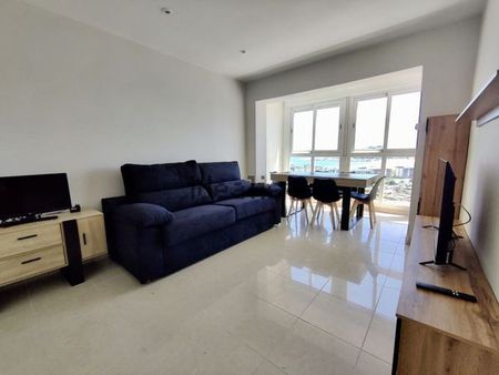 Alquiler de piso en Calle República de Colombia - Photo 3