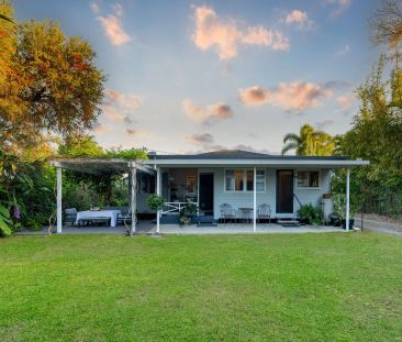 Charming Renovated Cottage in Prime Location - Photo 5