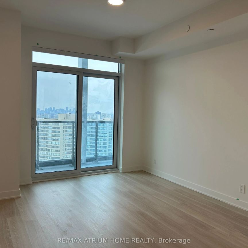 30 Upper Mall Way #1611 - Photo 1