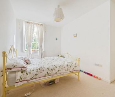 2 bedroom Flat To Let - Photo 3