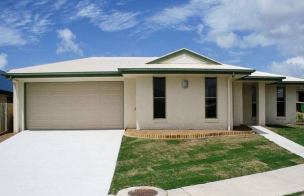 Air Conditioned Home with 2 Living Areas Plus Office - Photo 1