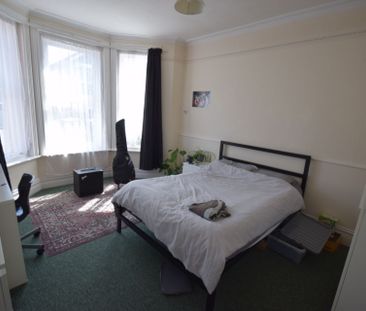 6 Bedroom House To Rent in Charminster - £2,640 pcm Tenancy Info - Photo 5