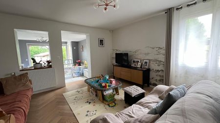 Location Maison 7 pièces 159m² CLERMONT FERRAND 63100 - Photo 2