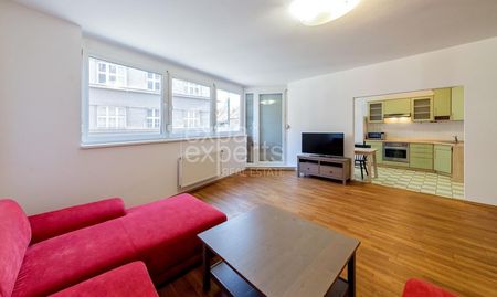 Priestranný slnečný 3i byt 91m2, s balkónom vo výbornej lokalite - Fotografia 2