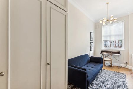 4 bedroom flat in Kensington High Street - Photo 4