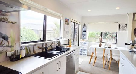 Charming 3-Bedroom Home in Paraparaumu - Photo 3
