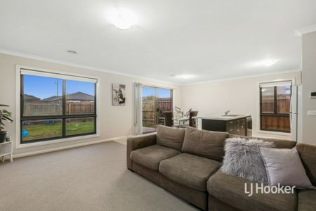 35 Toolern Waters Drive, Weir Views VIC, Belconnen - Photo 2