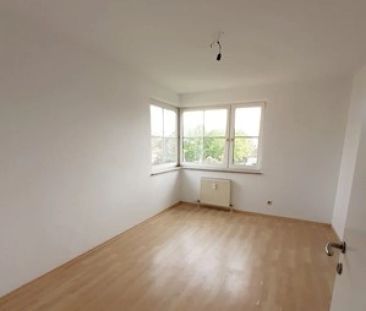 Sehr helle, gut aufgeteilte Wohnung mit Loggia und neuer Einbauküche! - Photo 5