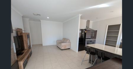 Modern semi-furnished house in a conveniently located quiet pocket - Photo 2