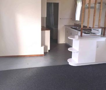 CUTE ONE BEDROOM, DOWNSTAIRS HOME WITH CARPORT - Photo 5