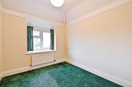 3-Bedroom Flat with Private Garden. - Photo 2