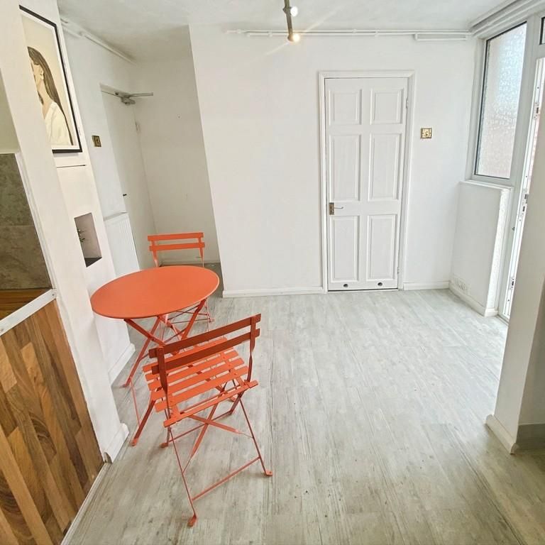 4 bedroom house share to rent - Photo 1
