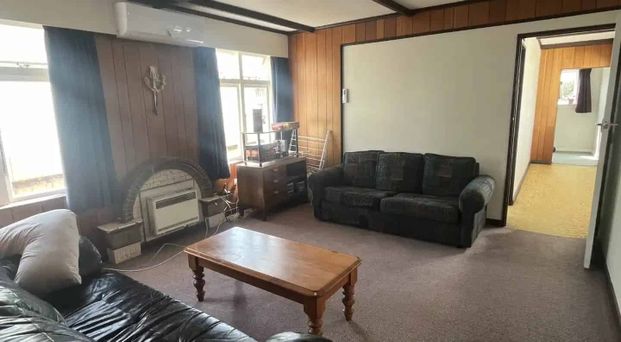 4 Bedroom home in Takaro - Photo 1