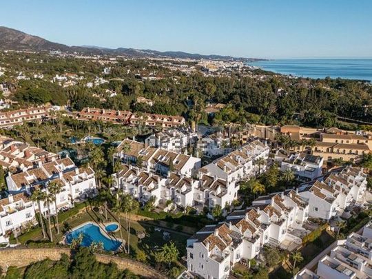 Alquiler de chalet adosado en Lomas de Marbella Club - Photo 1