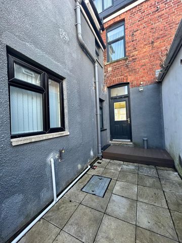 £1,075 PCM, Refurbished Two Bedroom, Two Bathroom Maisonette with Garden in Paget Street, Grangetown, Cardiff, CF11 7LB - Photo 2