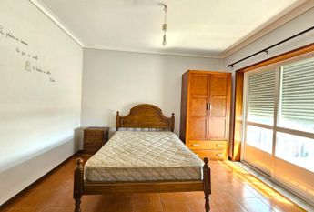 2 bedroom flat with balcony a stone's throw from Vageira Beach!