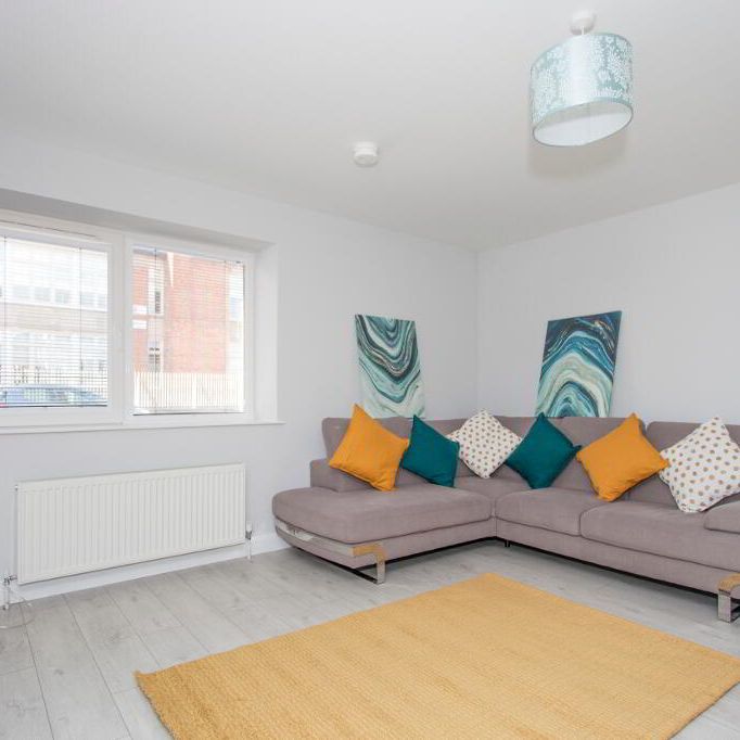 Apartment 7, 62a Templemore Avenue, Albertbridge Road / Newtownards Road, Belfast, BT5 4FT - Photo 1