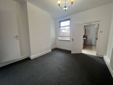 2 Bedroom Terraced - Photo 4