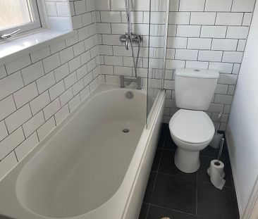 3 bedroom semi-detached house to rent - Photo 6