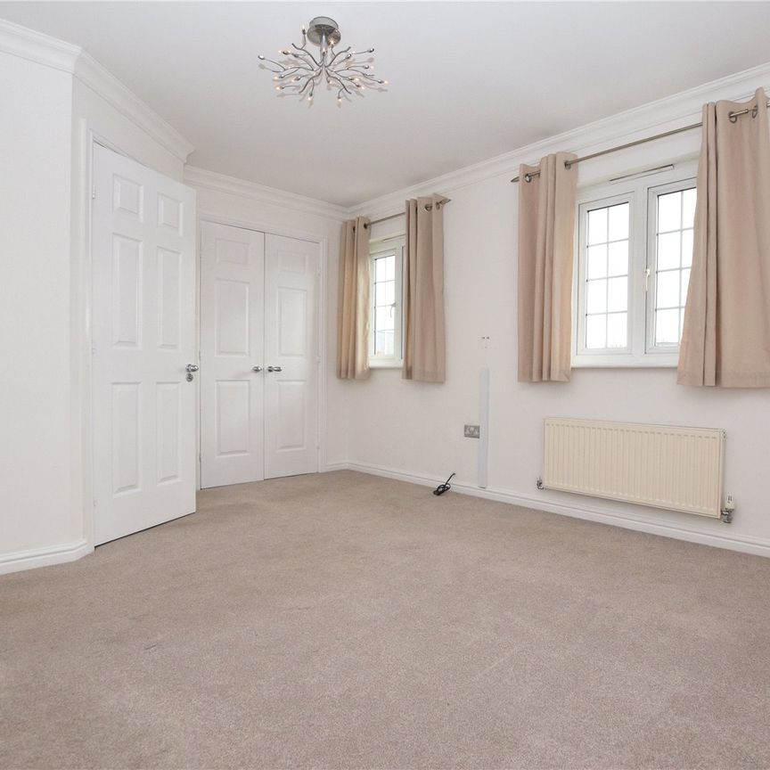 50, Castle Lodge Avenue, Rothwell, Leeds, West Yorkshire, LS26 0ZD - Photo 1