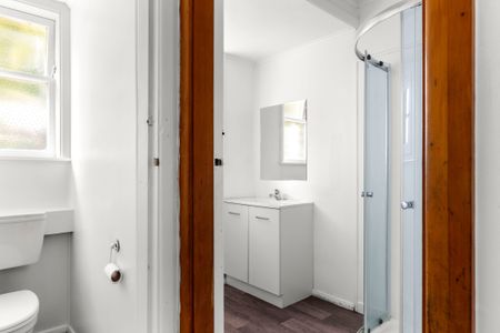 Home in the heart of the popular Elgin suburb - Photo 2