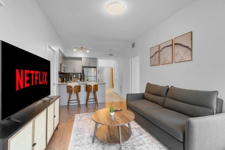 Bremner Boulevard - Photo 3