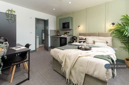 1 bedroom in a house share to rent - Photo 3