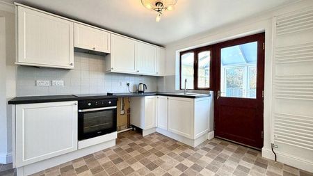 2 bedroom semi-detached house to rent - Photo 2