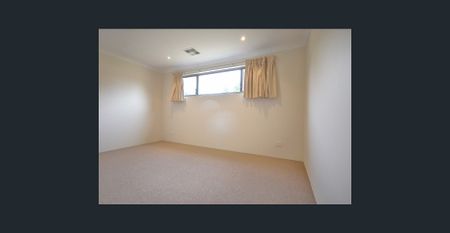 LARGE 4 BEDROOM FAMILY HOME IN PRIME LOCATION - Photo 5