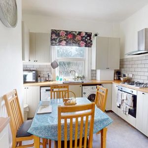 1 bedroom in a house share to rent - Photo 2