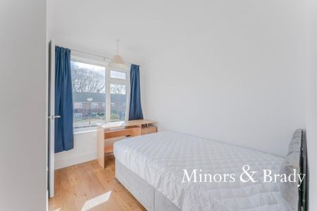 5 bedroom semi-detached house to rent - Photo 4