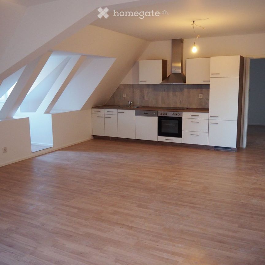 Moderne 3.5 Zimmer-Dachwohnung mit Innenhof - Foto 1