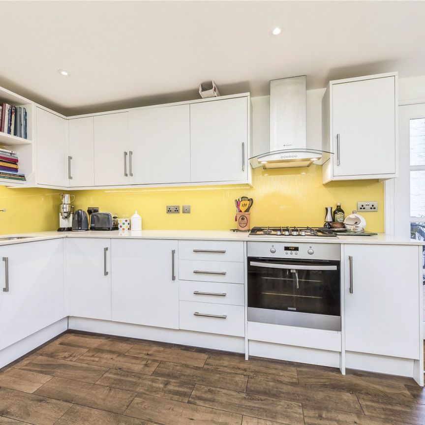 Laitwood Road, London, SW12 - Photo 1