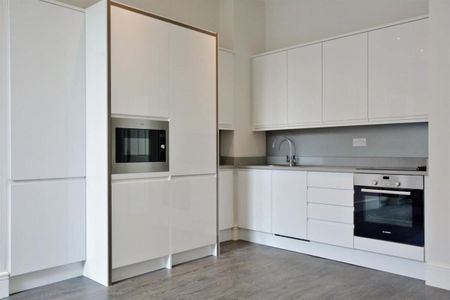 A beautiful two-bedroom apartment set within a charming period conversion in the heart of Primrose Hill. - Photo 5