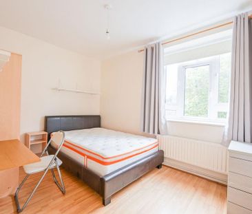3 bedroom flat to rent - Photo 2