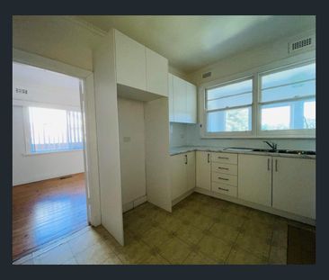 Family Living - Photo 6