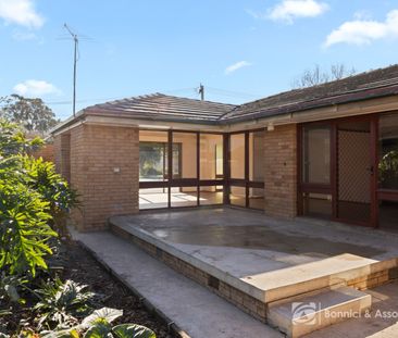 SPACIOUS FAMILY LIVING ON A GENEROUS ALLOTMENT - Photo 2