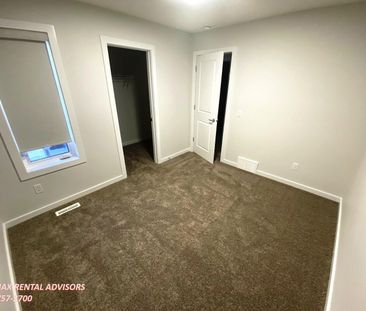 UPPER 2127 Muckleplum Crescent Southwest - Photo 4