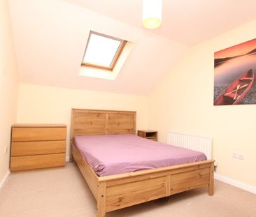 2 Bed Flat, Iliffe Close, RG1 - Photo 1