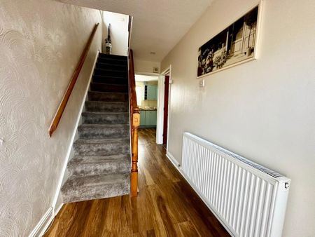 3 bedroom semi-detached house to rent - Photo 2