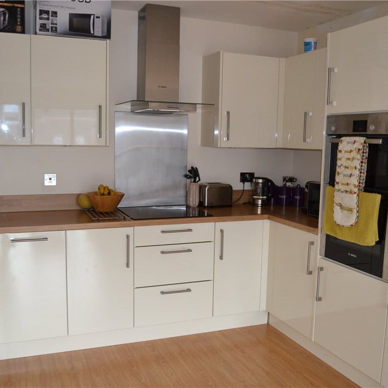 Top floor apartment with rooftop views over Newbury, in the heart of the town centre - Photo 1