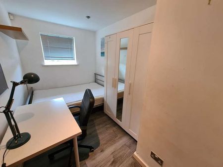 Stretford Road, Hulme, Manchester, M15 - Photo 4