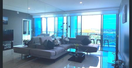 2 Bedrooms + Study Water View Apartment - Photo 2