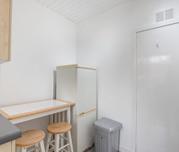 3 bedroom apartment to rent - Photo 3