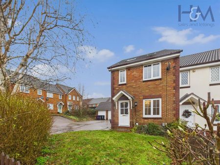 4 bedroom end of terrace house to rent - Photo 4