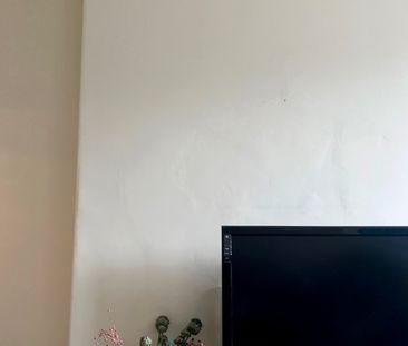 2 Bed Flat, Dalry Road, EH11 - Photo 2